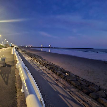 Driftmark Beachfront Location Aberavon Beach Sea Views Large Driveway Parking Private Site Fibre Optic Wi Fi Port Talbot Eksteriør bilde