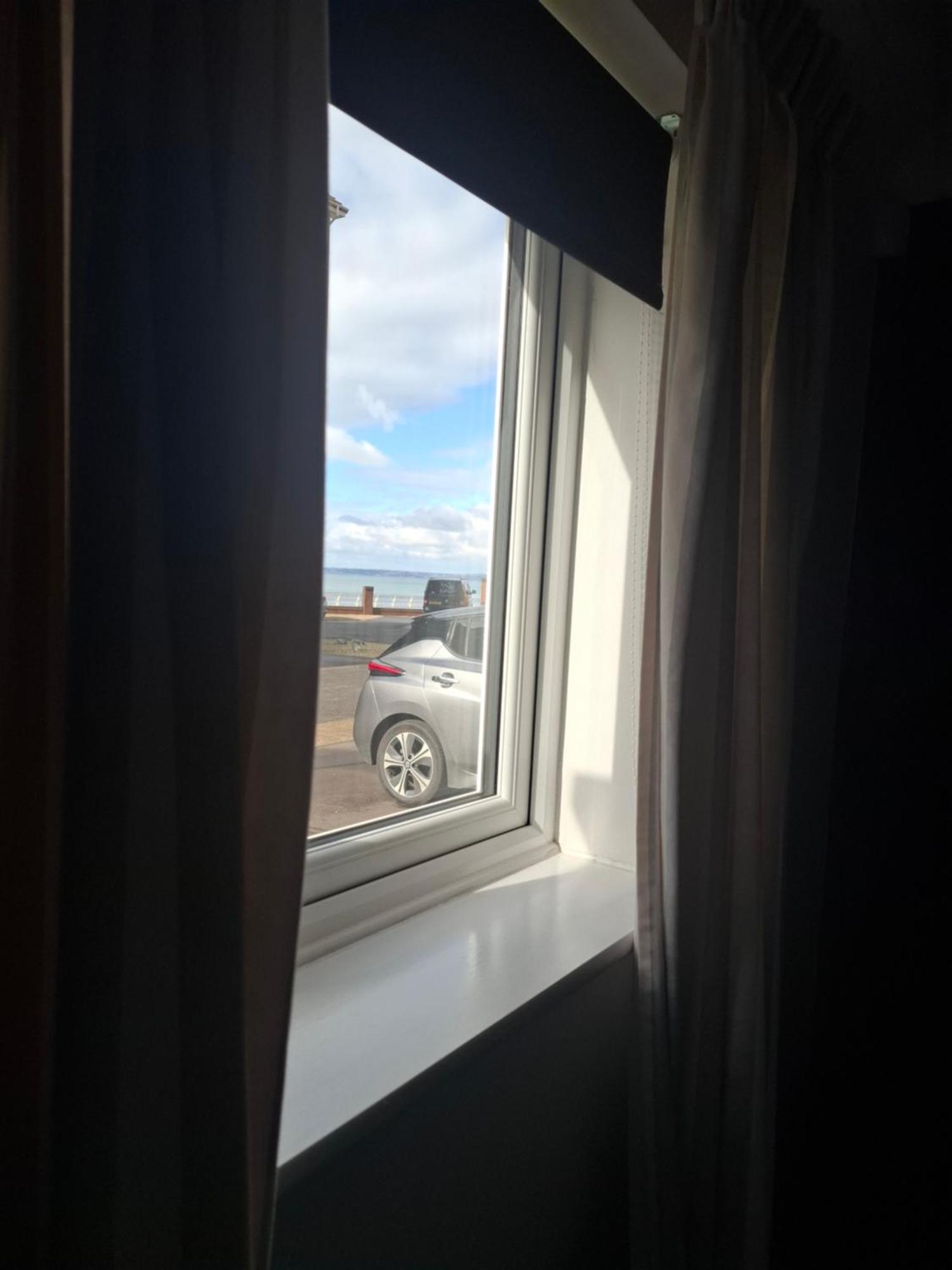 Driftmark Beachfront Location Aberavon Beach Sea Views Large Driveway Parking Private Site Fibre Optic Wi Fi Port Talbot Eksteriør bilde